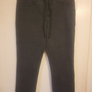 Woman's size 12 NoBo stretch black denim capris